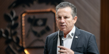 Mauro Mendes dá aula magna em MBA no TCE