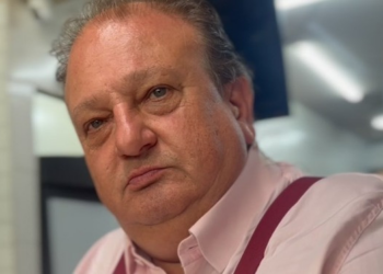 Jacquin viraliza na web ao detonar o morango do amor