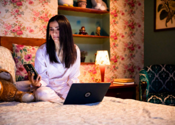 Sequência de 'Betty, A Feia' e Vanessa Kirby: o que ver na TV e no streaming na sexta