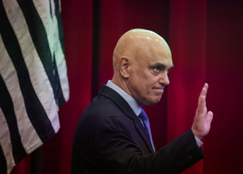 Moraes manda segurança ver celular de advogado após desentendimento em audiência de trama golpista