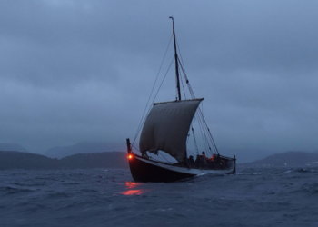 Arqueólogo faz 26 viagens em barcos como os de mil anos atrás para estudar vikings