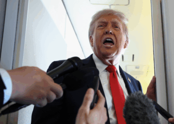 Trump diz que vai assinar ordem executiva para proibir votos pelo correio e urnas eletrônicas