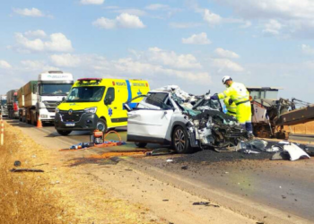 Corolla Cross bate de frente com caminhão e homem morre na BR-163