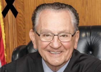 Morre Frank Caprio, conhecido como "melhor juiz do mundo", aos 88 anos