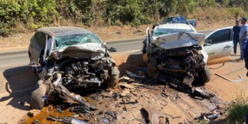 Batida entre HB20 e Strada deixa dois mortos na BR-163