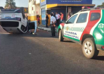 Motorista bêbado atropela idoso e capota carro em VG