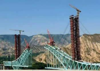 VÍDEO: veja momento em que ponte desaba na China; 12 morrem