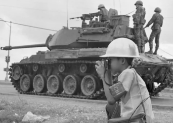 A incrível história do garoto de 12 anos que fotografou a Guerra do Vietnã