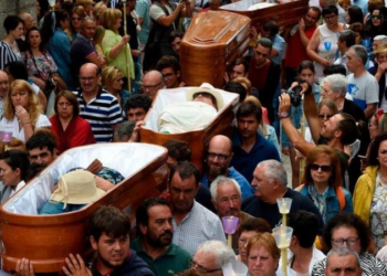 O vilarejo onde caixões com pessoas vivas saem em procissão