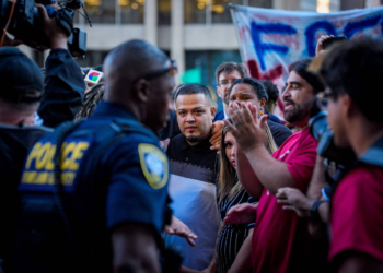 Migrante deportado por engano a El Salvador pelos EUA é preso novamente e pode ser enviado a Uganda