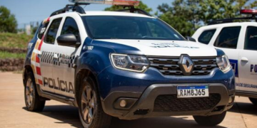 Covarde espanca esposa até ela desmaiar