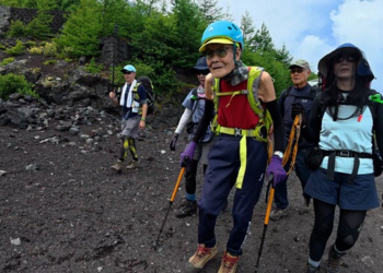 Japonês de 102 anos bate recorde ao escalar o Monte Fuji