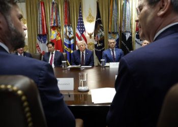 'Não sou um ditador', diz Trump