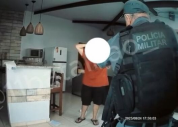 Vídeo mostra prisão de marido logo após matar esposa com 20 facadas em Sinop