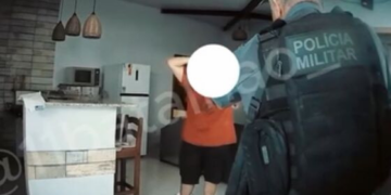 Vídeo mostra prisão de marido logo após matar esposa com 20 facadas em Sinop