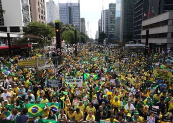 Aliados de Bolsonaro ocupam Avenida Paulista em ato contra Lula e Moraes