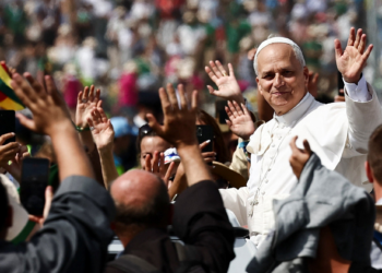 Papa reúne 1 milhão de jovens em Roma e faz apelo por paz na Ucrânia e em Gaza