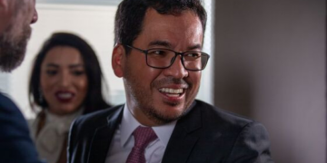 Desembargador se declara impedido para atuar processo envolvendo ex-cliente