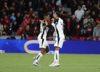 Joia da base decide novamente, e Corinthians sai na frente do Athletico