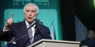 Em visita a Cuiabá, Temer defende atuação de Moraes: "Está cumprindo rigorosamente o papel que lhe cabe como ministro"