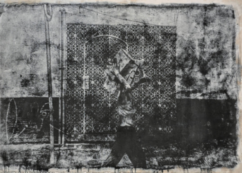 Artista transforma lonas em telas para impressão de fotos no Espaço Zebra em SP