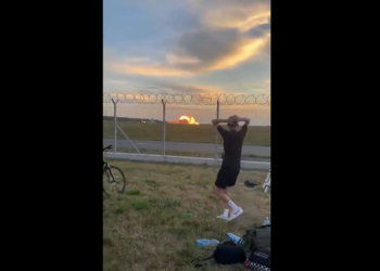 VÍDEO: Caça F-16 cai e explode durante ensaio para show aéreo na Polônia; piloto morreu