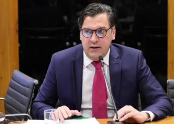 Comissão do Congresso aumenta fundo eleitoral para R$ 4,9 bilhão em 2026