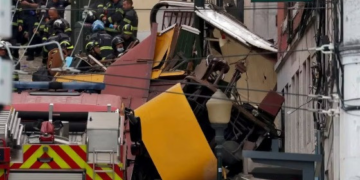 Bondinho de Lisboa descarrila, tomba e deixa 15 mortos e 18 feridos