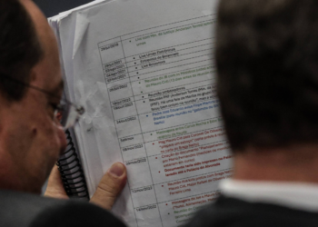 Defesas buscam distanciar réus de Bolsonaro e atacam delação de Cid; entenda estratégias