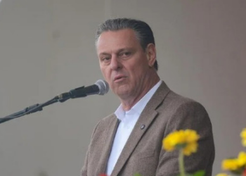 Fávaro é vaiado por agricultores; veja vídeo