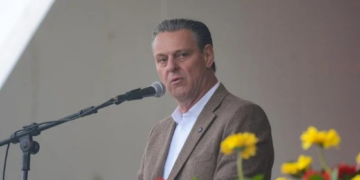 Fávaro é vaiado por agricultores; veja vídeo