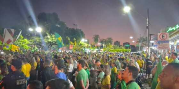 Líderes da direita e apoiadores de Bolsonaro lotam praça do Choppão em ato por anistia; veja vídeo