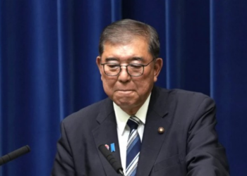 Derrotas eleitorais, inflação e tensão com a China: entenda o contexto da renúncia do premiê do Japão