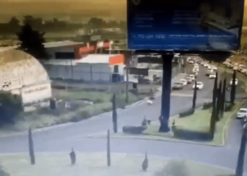 VÍDEO mostra momento em que trem atinge ônibus no México; 10 morreram
