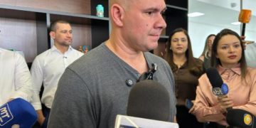 Abilio detona críticas sobre bandeira dos EUA; "Nas manifestações da esquerda têm bandeira do Hamas"