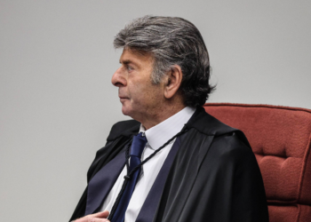 Fux inocenta Bolsonaro, culpa o mordomo, anima direita e pode ir para a Disney