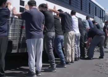 Trump ofereceu que imigrantes sul-coreanos presos em fábrica ficassem nos EUA, mas apenas 1 aceitou, diz agência