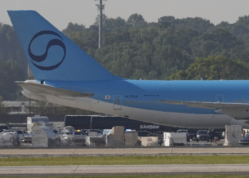 Avião com imigrantes sul-coreanos que foram detidos nos EUA chega à Coreia do Sul