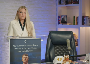 Em 1ª fala após assassinato, viúva de Charlie Kirk manda recado a atirador e diz que marido cogitou disputar eleições