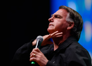 Bolsonaro no Flow: Não tenho dúvida que vou ser envenenado na prisão; veja vídeo