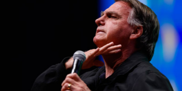 Bolsonaro no Flow: Não tenho dúvida que vou ser envenenado na prisão; veja vídeo