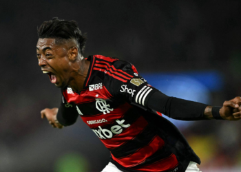 STJD concede efeito suspensivo e libera Bruno Henrique para jogar no Flamengo