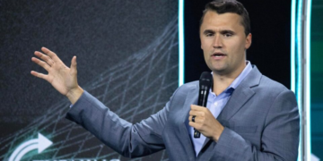 O que é a Turning Point USA, organização criada por Charlie Kirk