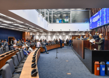 Lei que organiza Judiciário no RJ deixa brecha para pagamento extra