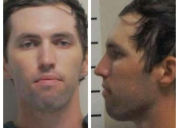 Charlie Kirk: Tyler Robinson é acusado de homicídio qualificado e fica em silêncio em audiência; promotoria fala em pena de morte