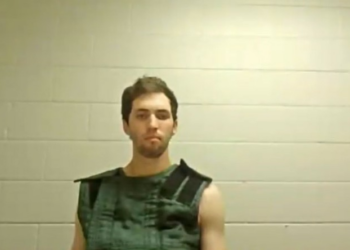 'Fui eu, desculpa': Tyler Robinson confessou ter matado Charlie Kirk em troca de mensagens com colega de quarto; leia a conversa