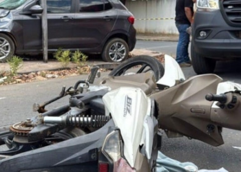 Adolescente de 15 anos morre em batida entre moto e carro