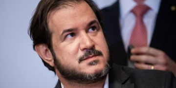 Rueda, presidente do União Brasil, vira alvo da PF na Carbono Oculto