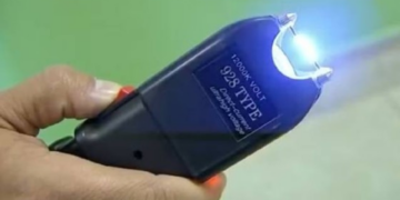 Projeto libera porte de arma de choque para mulheres