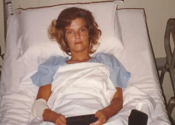 'Sobrevivi oito dias na selva, gravemente ferida, após ser a única a escapar de um acidente de avião'